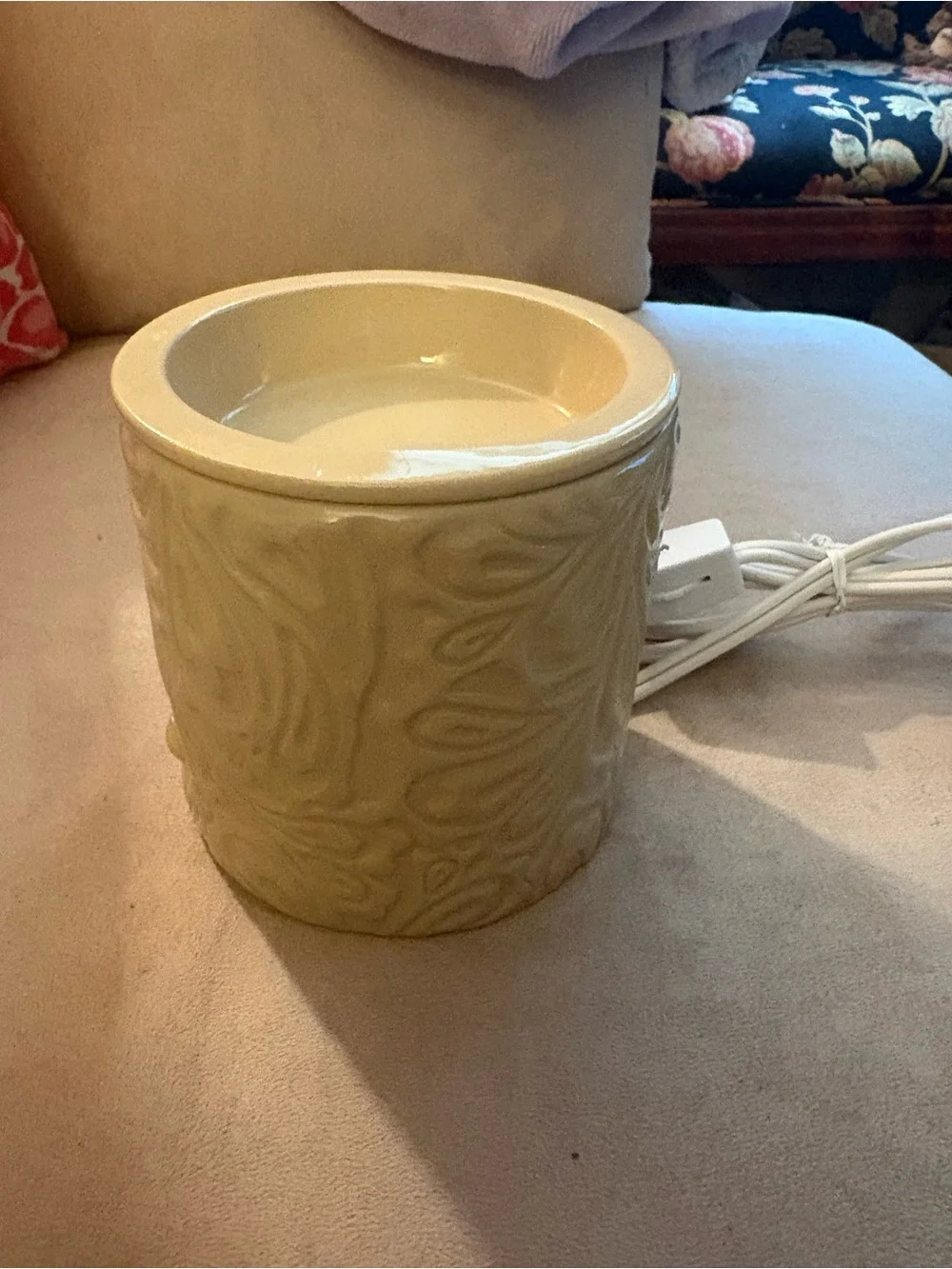 Ceramic Electric Wax Warmer in cream